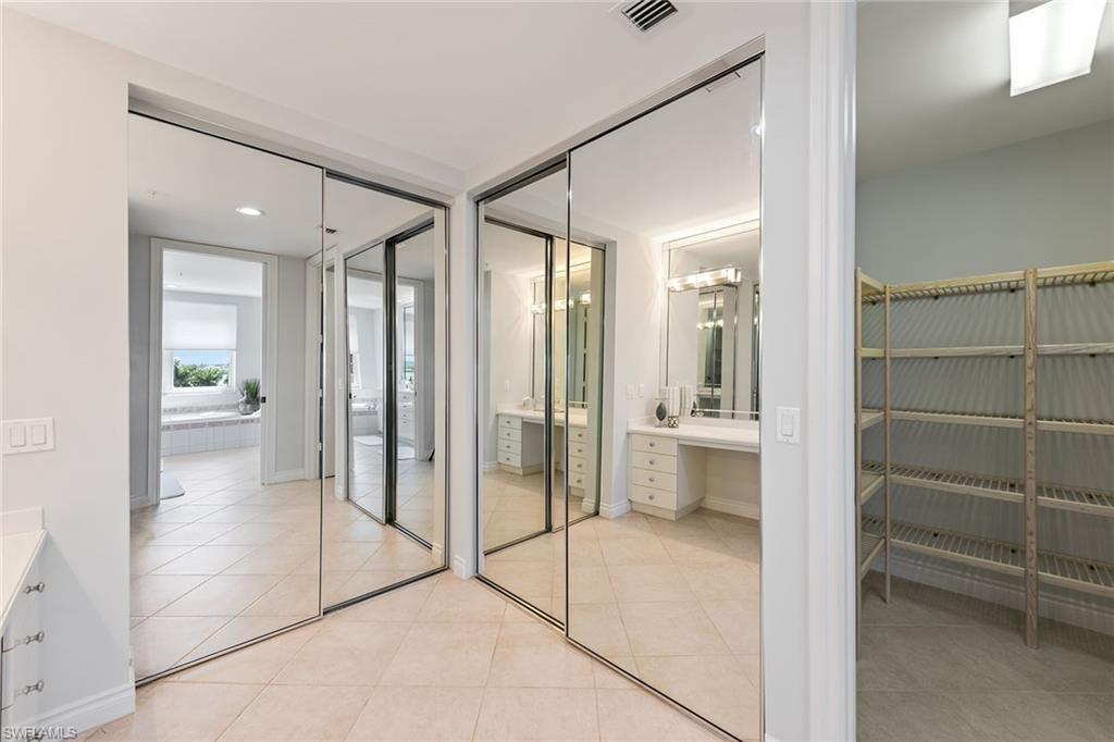 ROYAL MARCO POINT - Residential