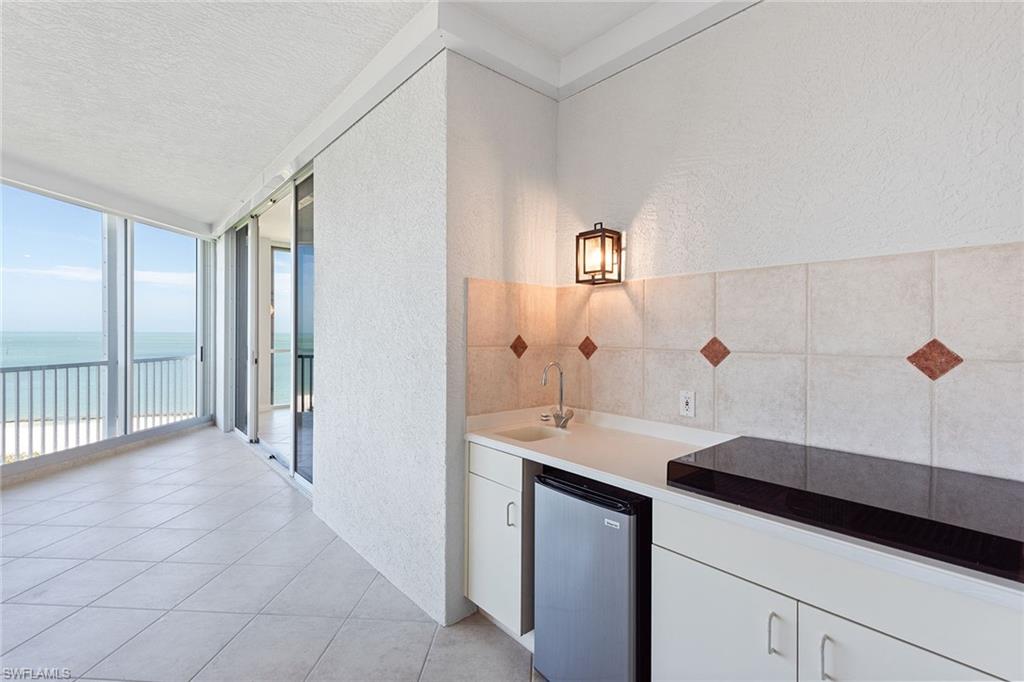 ROYAL MARCO POINT - Residential