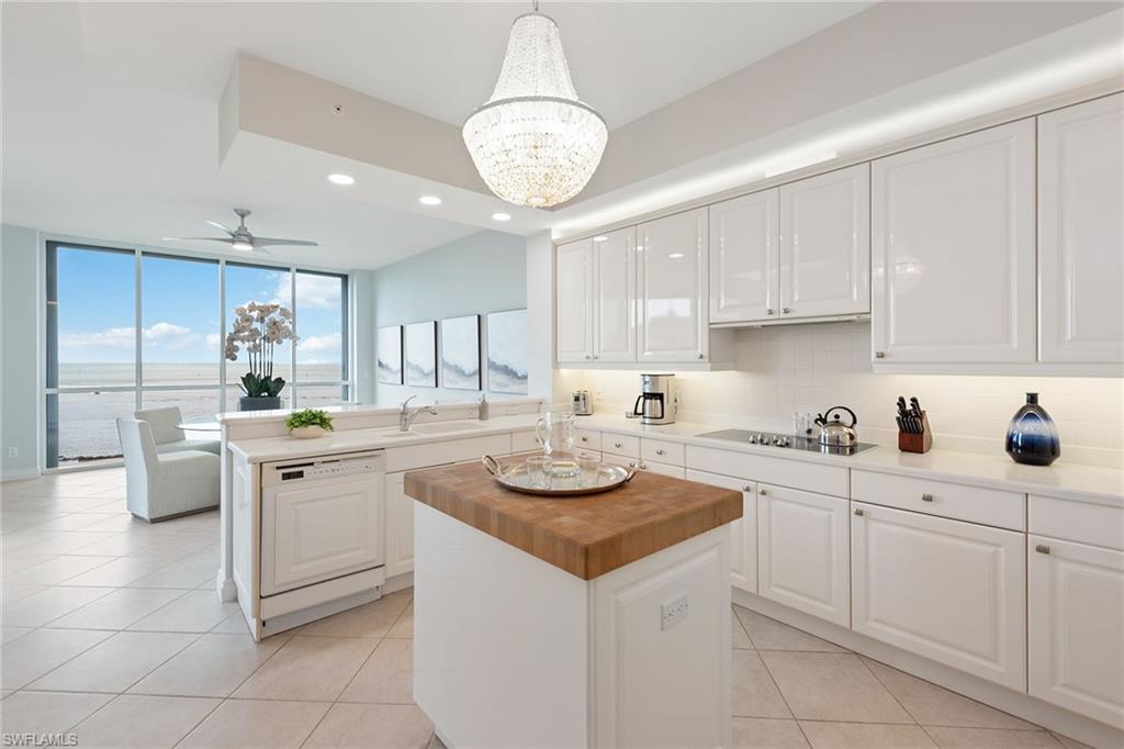 ROYAL MARCO POINT - Residential