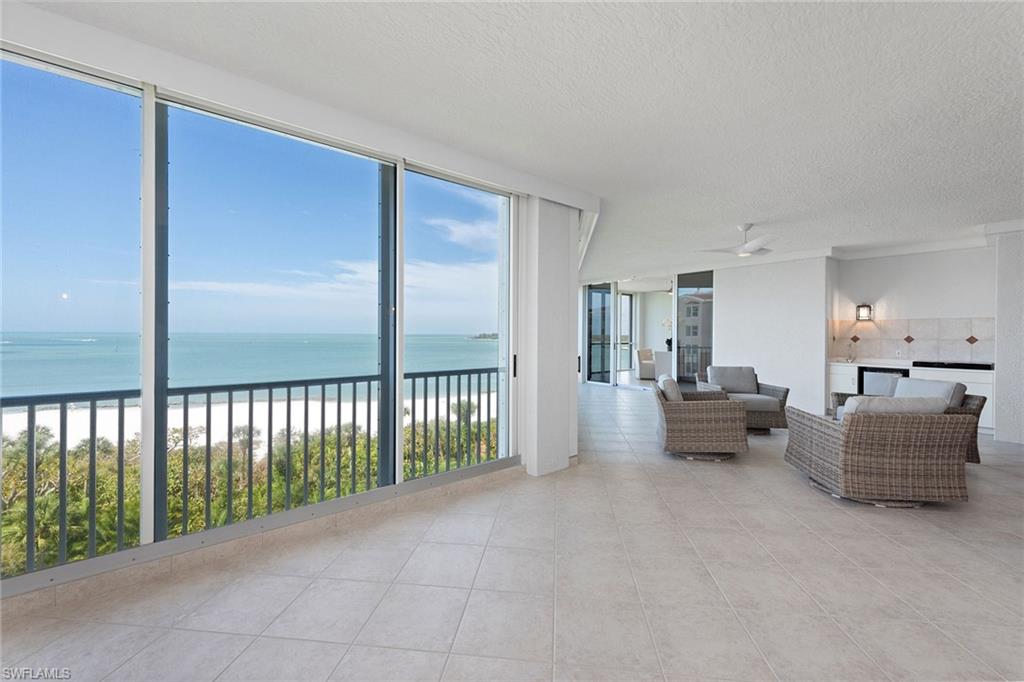 ROYAL MARCO POINT - Residential