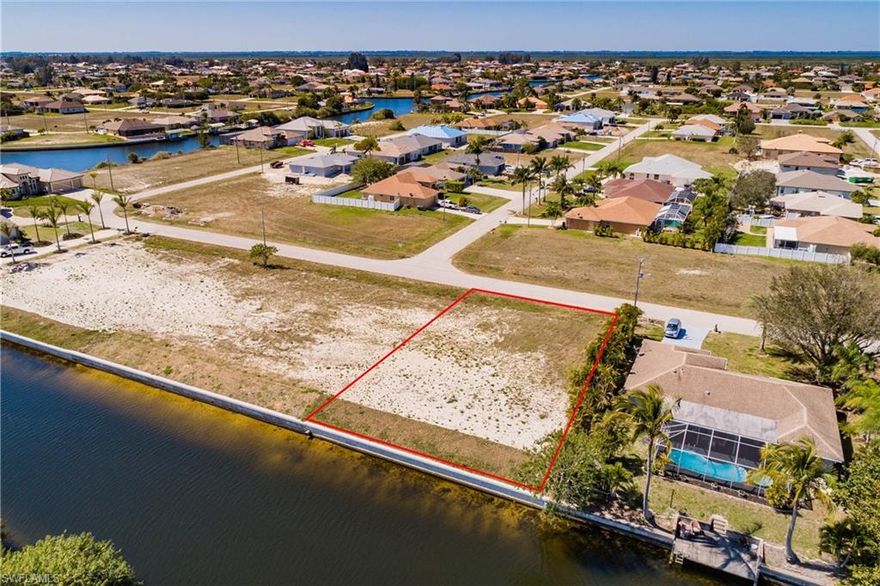 Brand New Seawall and lot cleared. Gulf access with only one bridge. Short boat ride out to the north spreader canal that takes you to Matlacha with many drive up restaurants and bars. Enjoy your morning coffee with the gorgeous sunrises.