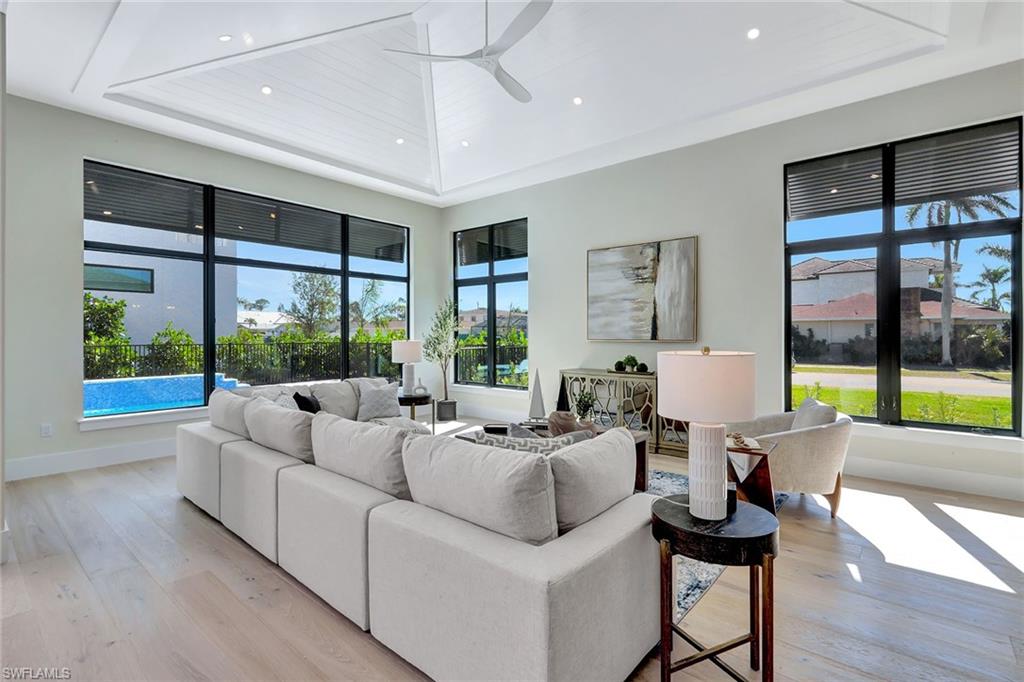 NAPLES PARK - Residential