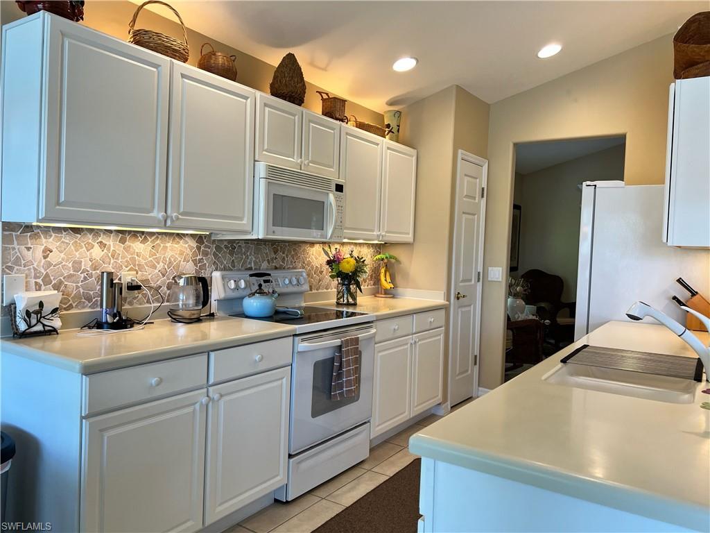 SABAL POINTE - Residential