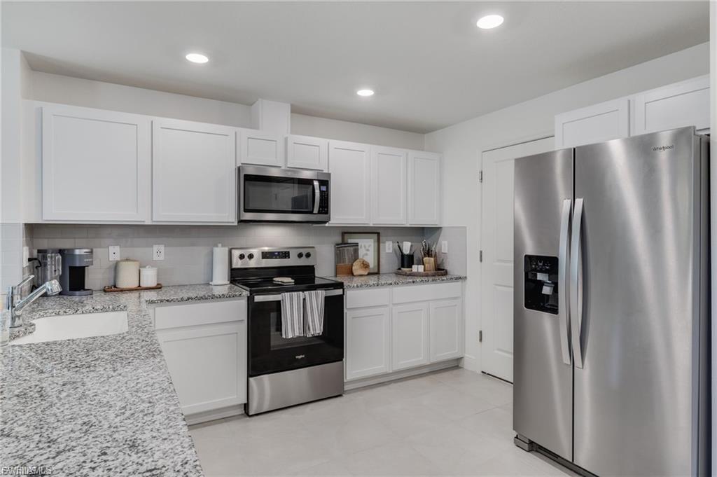 BAYSHORE COMMONS - Residential Lease