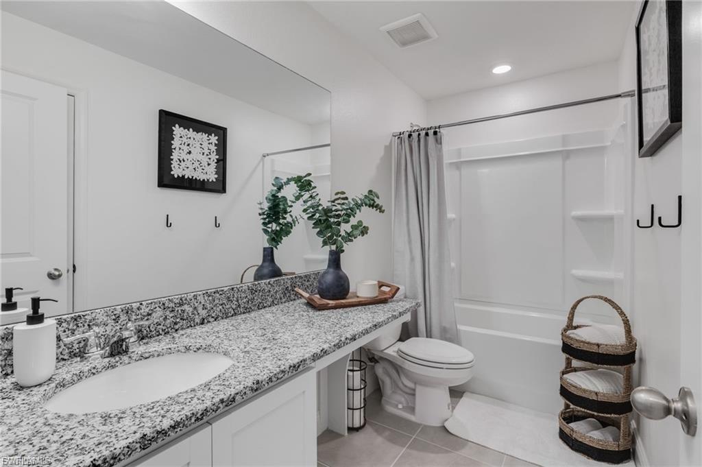 BAYSHORE COMMONS - Residential Lease