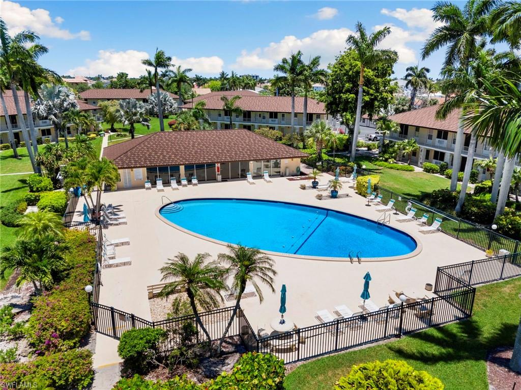 AQUARIUS APTS OF MARCO ISLAND - Residential