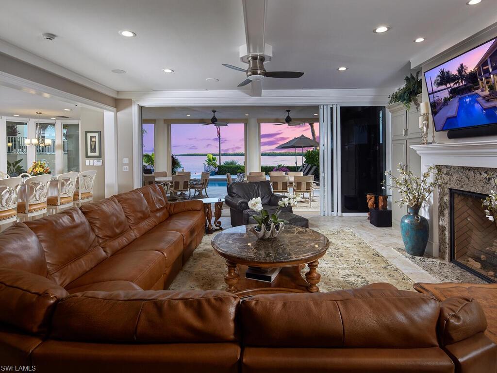 MARCO BEACH - Residential