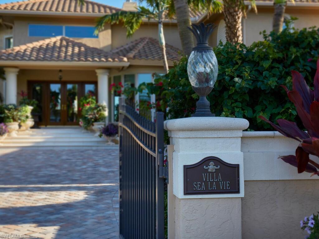 MARCO BEACH - Residential