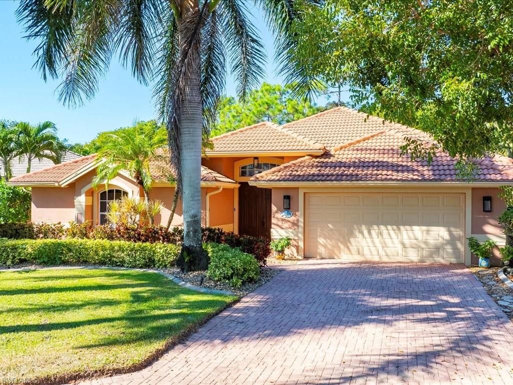 Photo of 1309 Briarwood CT, NAPLES, FL 34104 (MLS # 226016202)