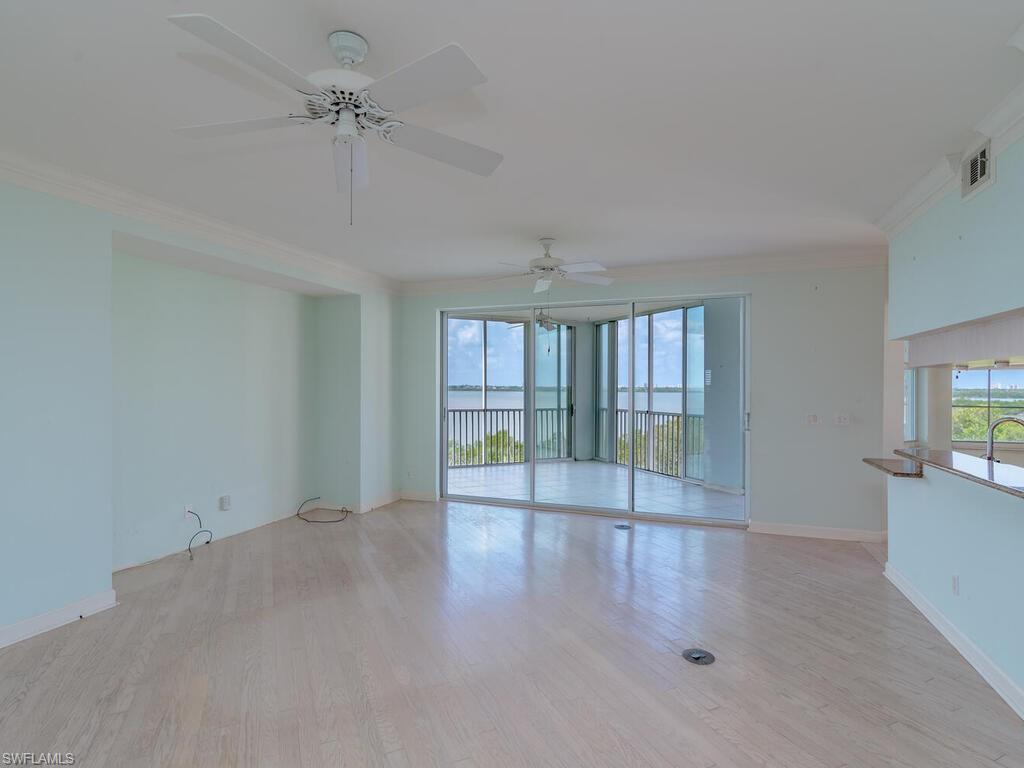 VINTAGE BAY - Residential