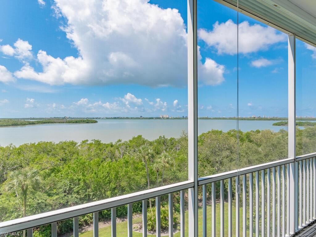 VINTAGE BAY - Residential