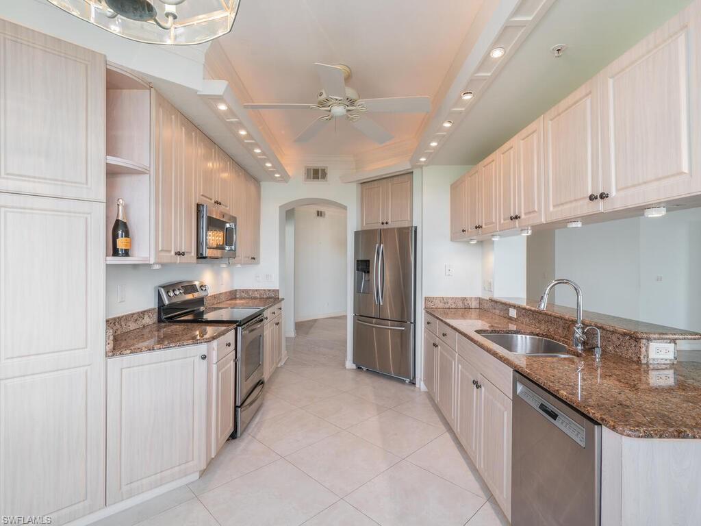 VINTAGE BAY - Residential