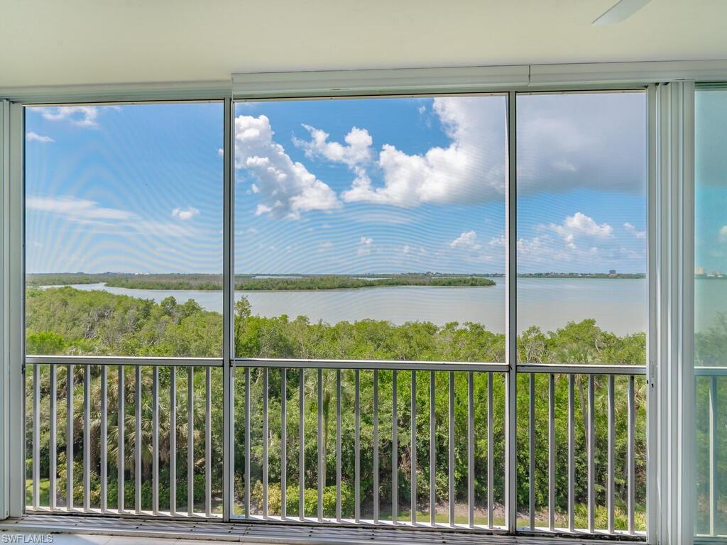 VINTAGE BAY - Residential