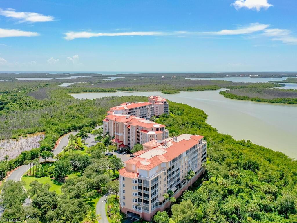 VINTAGE BAY - Residential