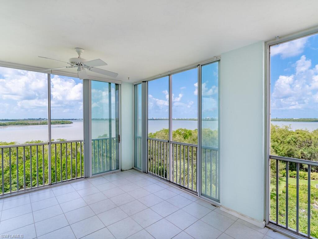 VINTAGE BAY - Residential