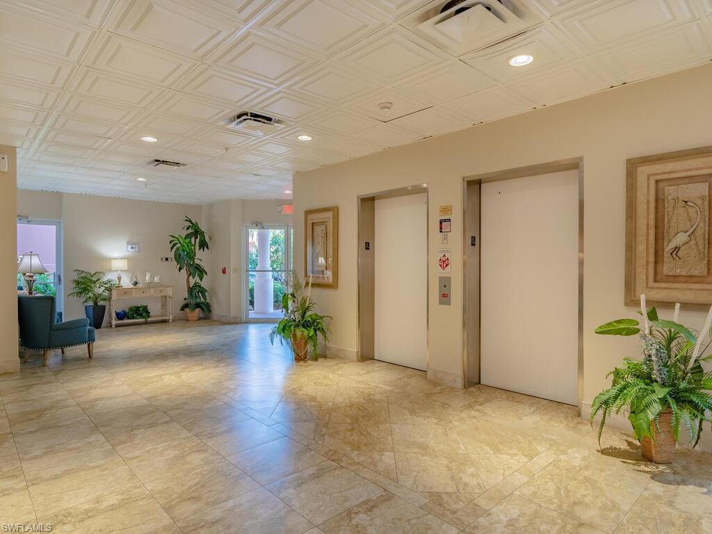 VINTAGE BAY - Residential