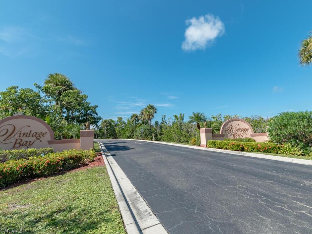 VINTAGE BAY - Residential