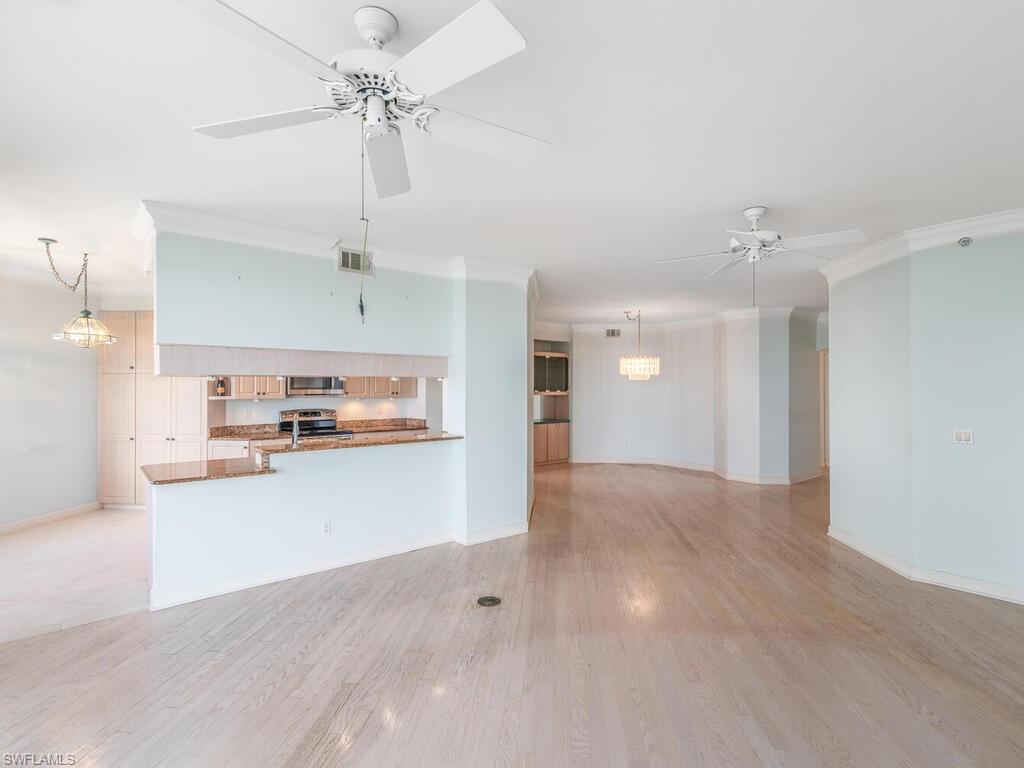 VINTAGE BAY - Residential