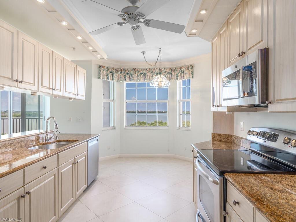 VINTAGE BAY - Residential