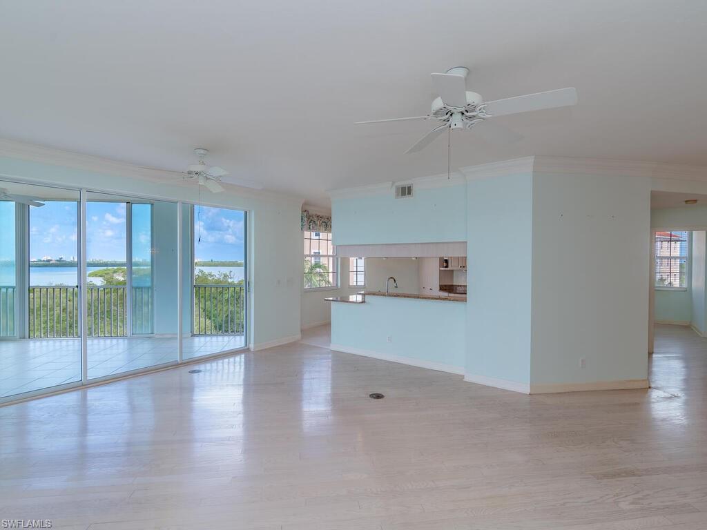 VINTAGE BAY - Residential