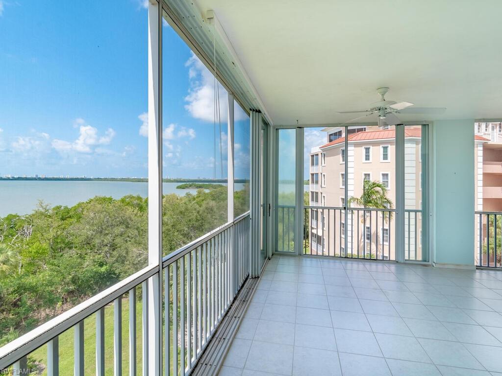 VINTAGE BAY - Residential