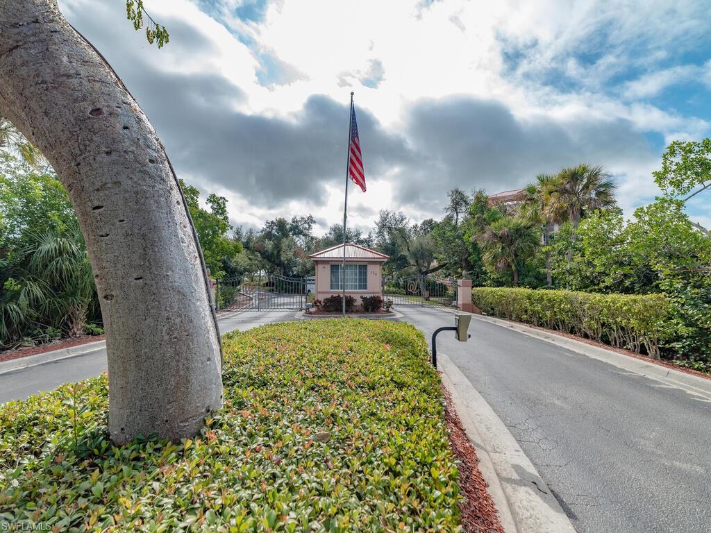 VINTAGE BAY - Residential