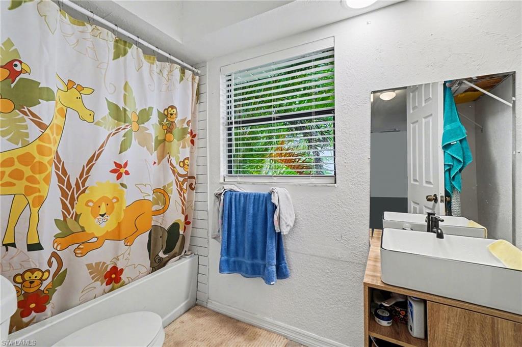 PARADISE SHORES - Residential