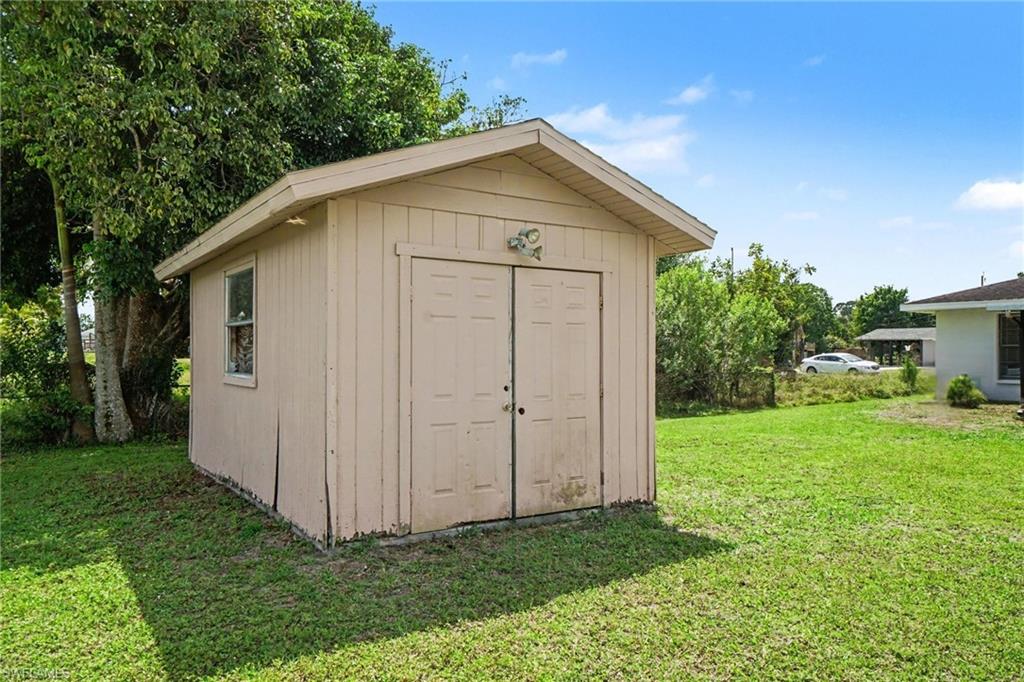 PARADISE SHORES - Residential