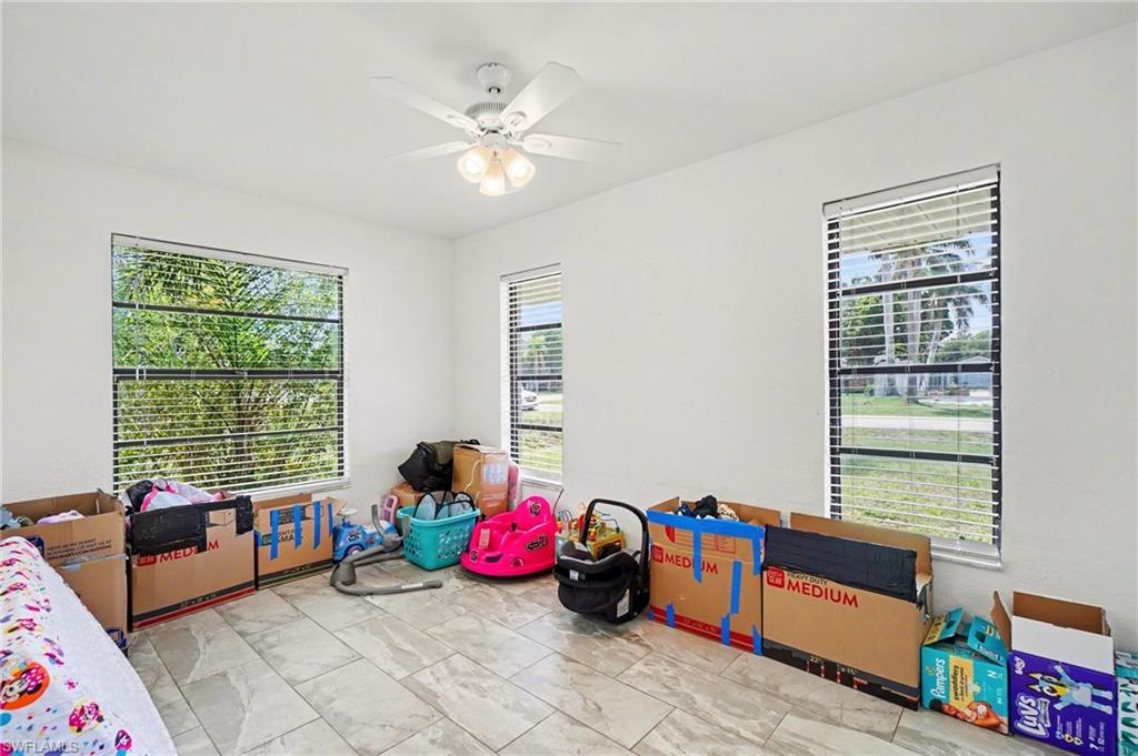 PARADISE SHORES - Residential