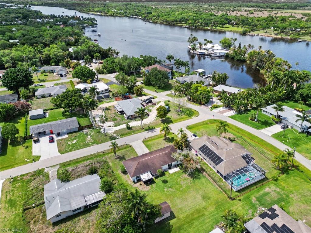 PARADISE SHORES - Residential