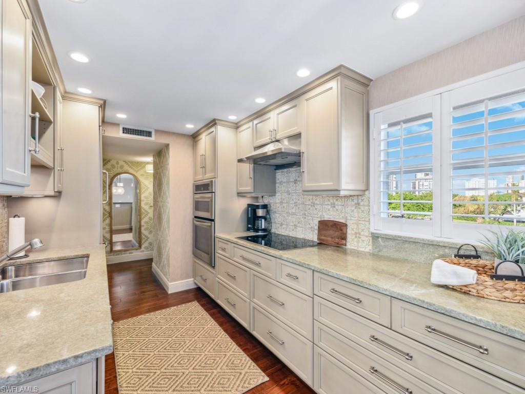 300 Park Shore DR 5A