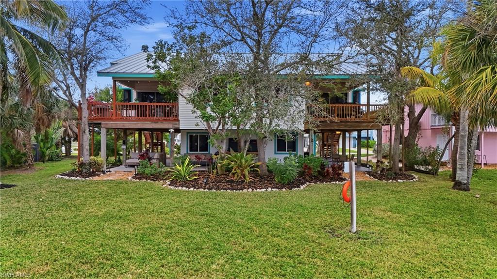 FLAMINGO LAKES - Residential