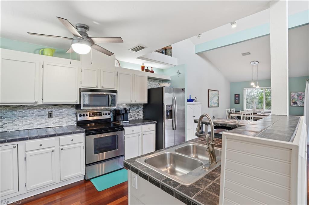 FLAMINGO LAKES - Residential