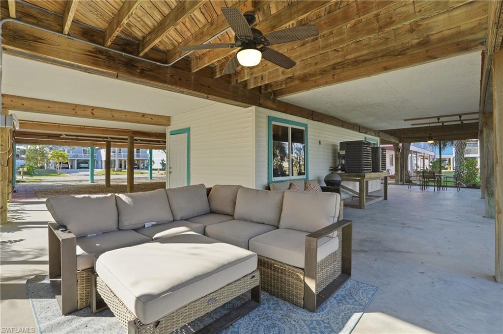 FLAMINGO LAKES - Residential