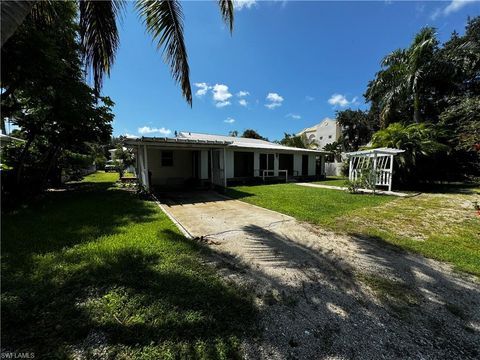 162 11th AVE S NAPLES FL 34102