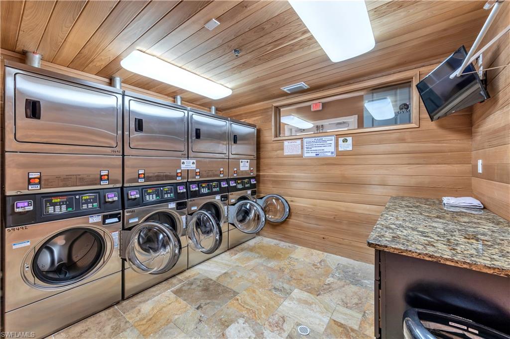 GOLDEN PALMS LUXURY MOTORCOACH RESORT - Land