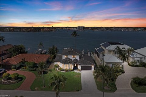 1535 Dolphin LN NAPLES FL 34102