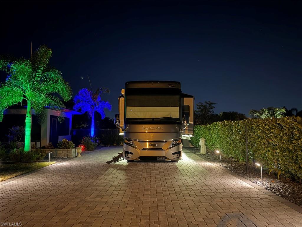 GOLDEN PALMS LUXURY MOTORCOACH RESORT - Land