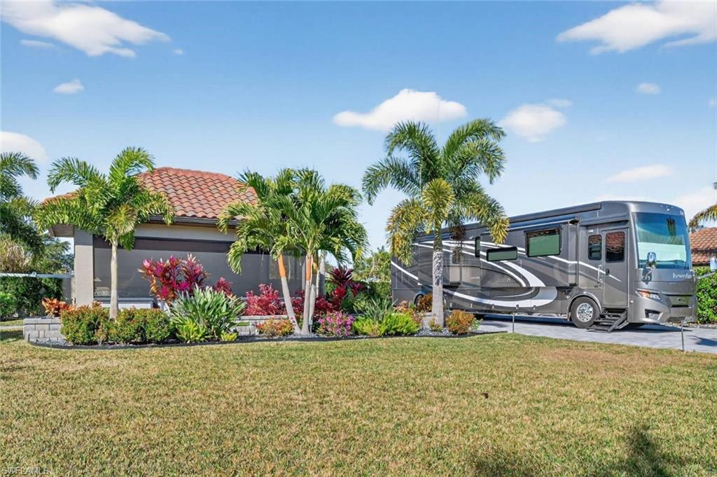 GOLDEN PALMS LUXURY MOTORCOACH RESORT - Land