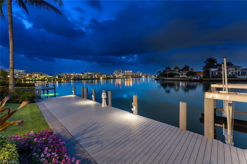 MOORINGS - Residential