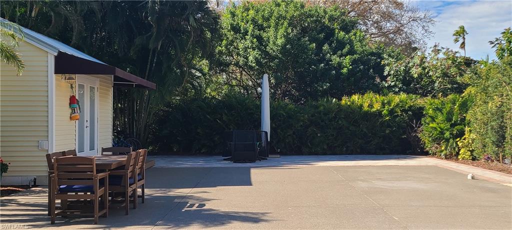 RIVERBEND MOTORCOACH RESORT - Land