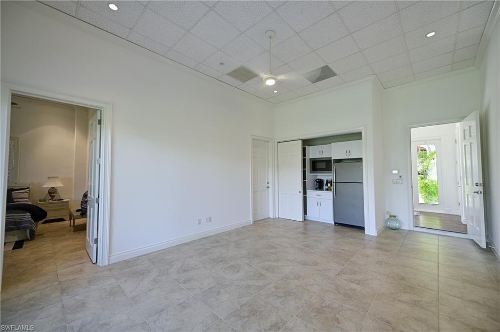 BAREFOOT BEACH - Residential