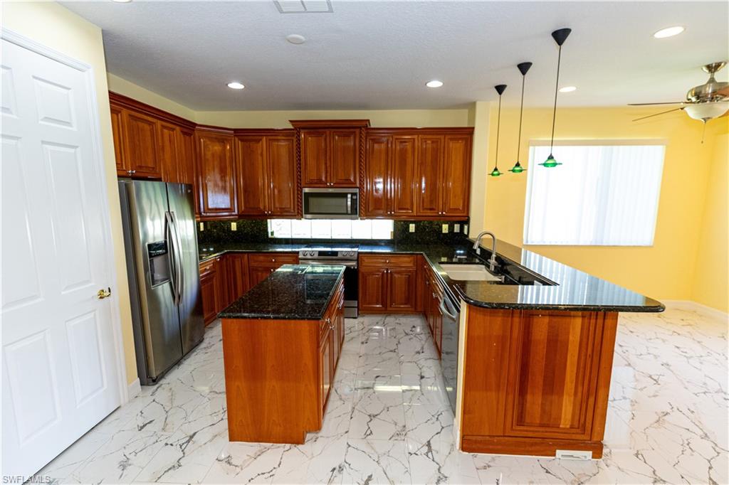 BEVERLY HILLS - Residential Lease