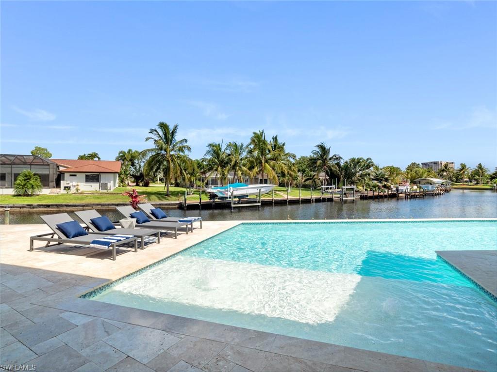 TOWN AND RIVER - Residential