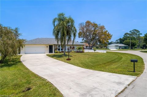 Ranch in NORTH FORT MYERS FL 11401 Habersham CT 10.jpg