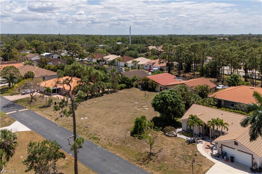 SPANISH GARDENS - Land