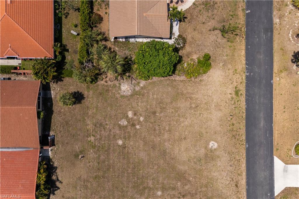 SPANISH GARDENS - Land