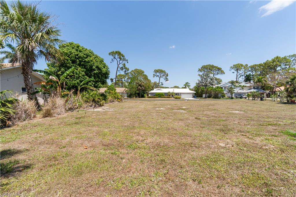 SPANISH GARDENS - Land