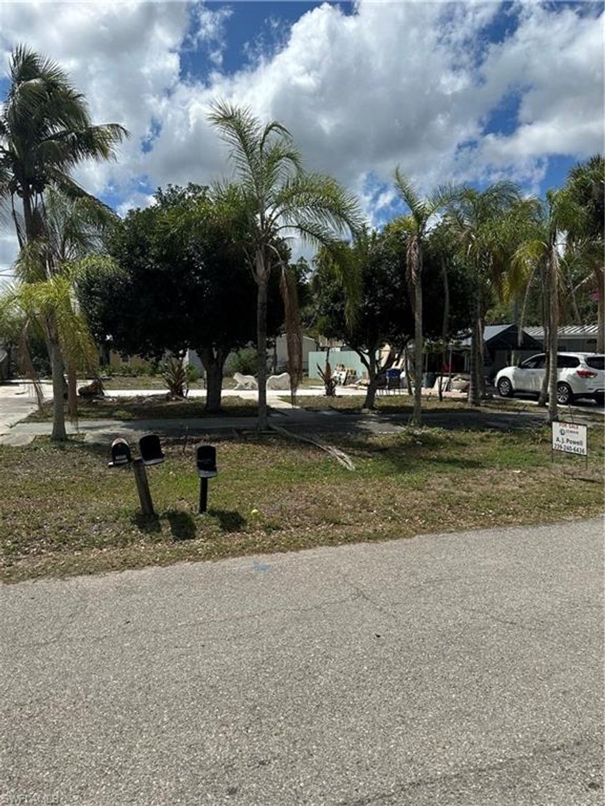 Welcome home to this cozy neighborhood nestled in the heart of Bonita Springs! Manufactured homes are welcomed. Walk or bike to all of what downtown Bonita Springs has to offer. Close to all Southwest Florida has to offer from shopping, dining, airport and our world famous white sand beaches. Come and see what it's like to be in our Slice of Paradise