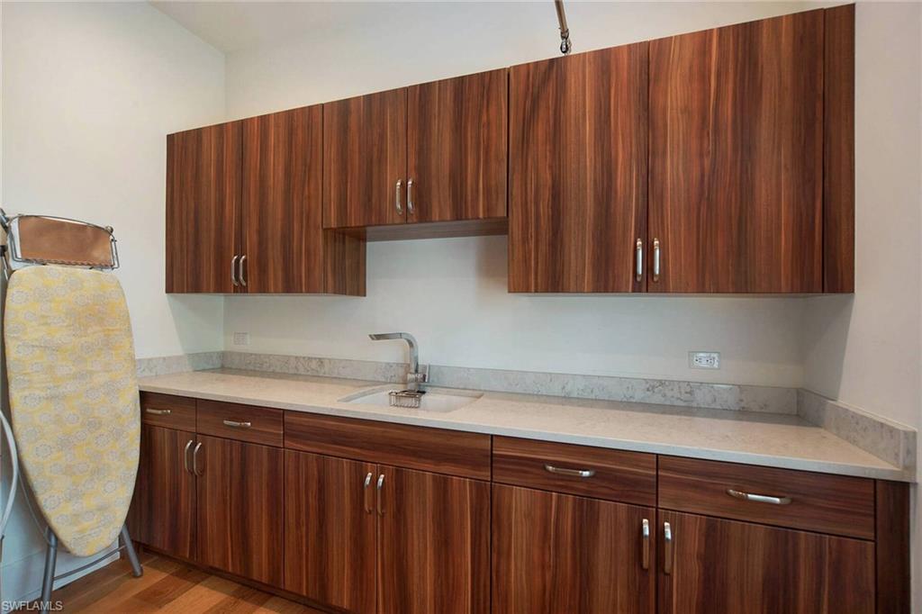 TOWN AND RIVER - Residential